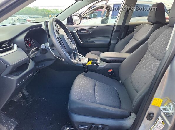 2T3P1RFV6LC061194 2020 TOYOTA RAV4 Серебряный Вид салона спереди
