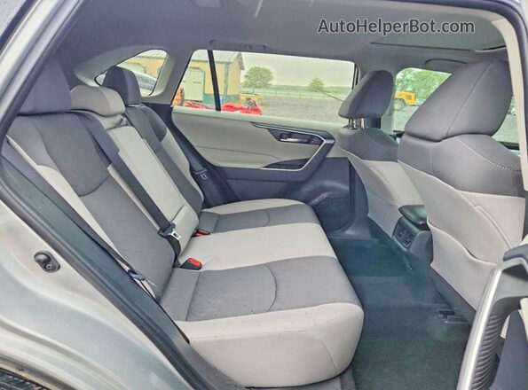 2T3P1RFV6RW475485 2024 TOYOTA RAV4 Silver Հետևի նստատեղերի տեսք