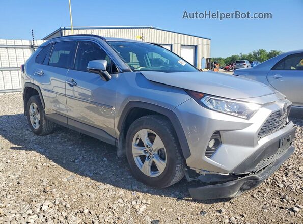 2T3P1RFV9MC151358 2021 TOYOTA RAV4 Серебряный Передняя правая четверть