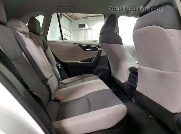2T3R6RFV4MW018984 2021 TOYOTA RAV4 White Widok wnętrza z tyłu