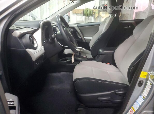 2T3RFREV0GW454964 2016 TOYOTA LE Серебряный Вид салона спереди