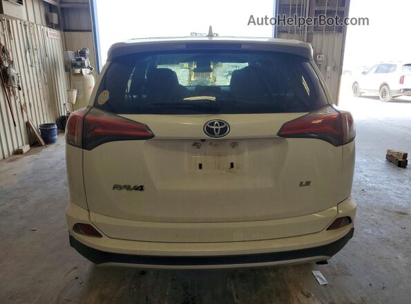 2T3RFREV0JW791710 2018 TOYOTA RAV4 White Widok z tyłu
