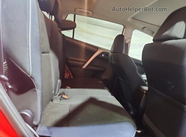 2T3RFREV2GW530636 2016 TOYOTA RAV4 Red Սալոնի հետևի տեսք
