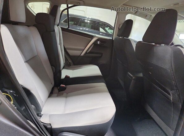 2T3RFREV4JW747189 2018 TOYOTA LE Серый Вид задней части салона