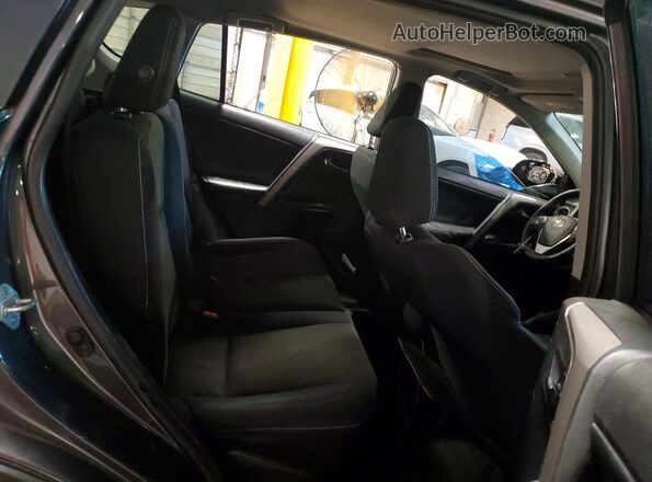 2T3RFREV5HW683786 2017 TOYOTA RAV4 Серый Вид задней части салона