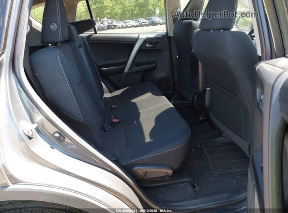 2T3RFREV5JW810168 2018 TOYOTA LE Gray Vista de la etiqueta del VIN