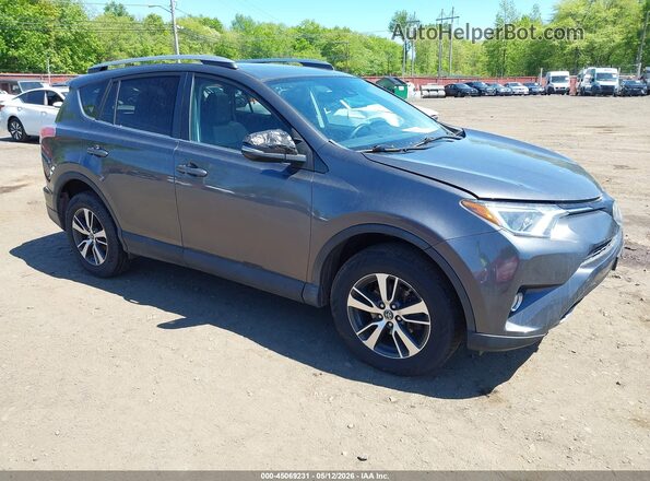 2T3RFREV5JW810168 2018 TOYOTA LE Gray Delantero derecho