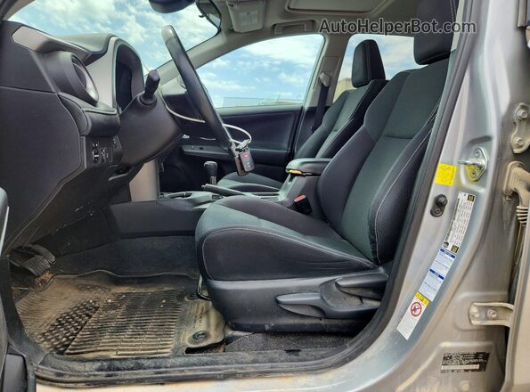 2T3RFREV6HW683957 2017 TOYOTA LE Серебряный Вид салона спереди