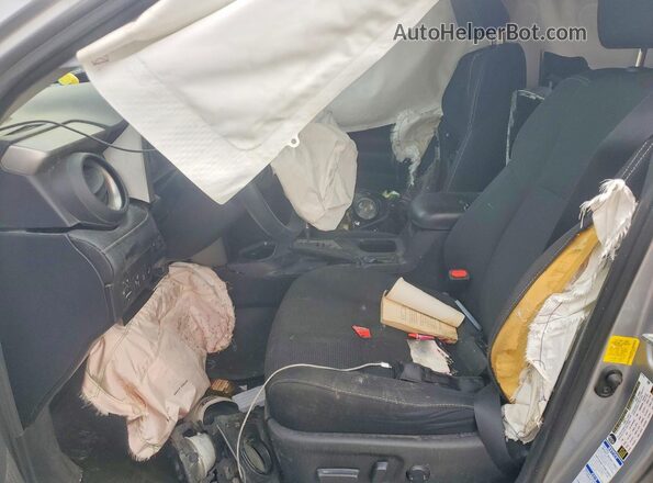 2T3RFREV7JW823973 2018 TOYOTA RAV4 Silver წინა სალონის ხედი