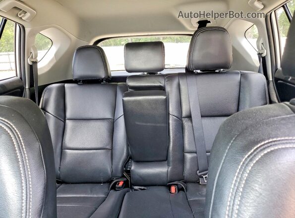 2T3RFREV8GW509323 2016 TOYOTA RAV4 Silver Widok tylnych siedzeń