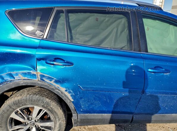 2T3RFREV8HW554098 2017 TOYOTA RAV4 Синий Вид задней части салона