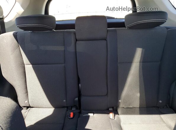 2T3RFREV8HW604692 2017 TOYOTA RAV4 Purple Widok tylnych siedzeń