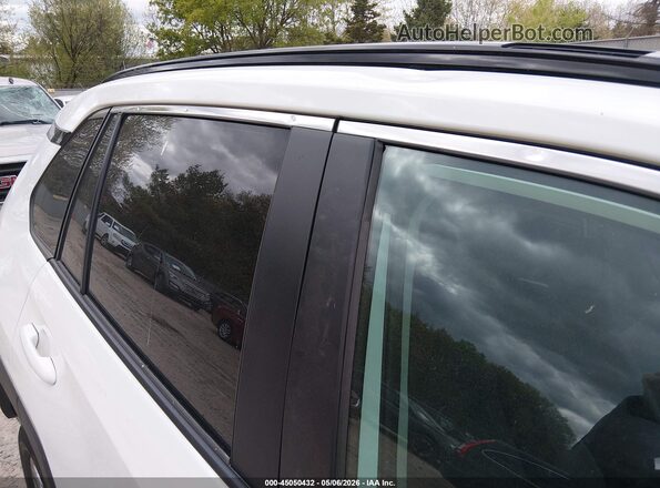 2T3RWRFV0RW209163 2024 TOYOTA LE White 