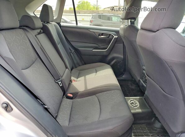 2T3RWRFV5LW056044 2020 TOYOTA RAV4 Серебряный Вид задней части салона