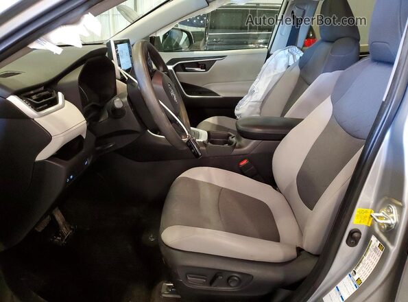 2T3RWRFV8MW124788 2021 TOYOTA LE Серебряный Вид салона спереди