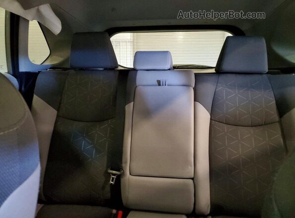 2T3RWRFV8MW124788 2021 TOYOTA LE Серебряный Вид задних сидений