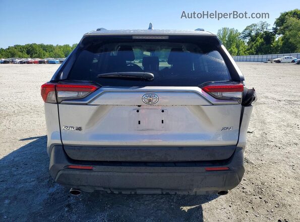 2T3W1RFV0MC135609 2021 TOYOTA RAV4 Silver Vista trasera