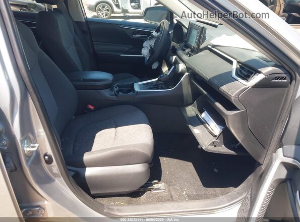 2T3W1RFV1LC076603 2020 TOYOTA LE Серебряный Вид салона спереди