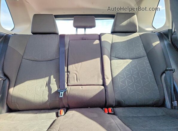 2T3W1RFV4NW194467 2022 TOYOTA RAV4 White Widok tylnych siedzeń
