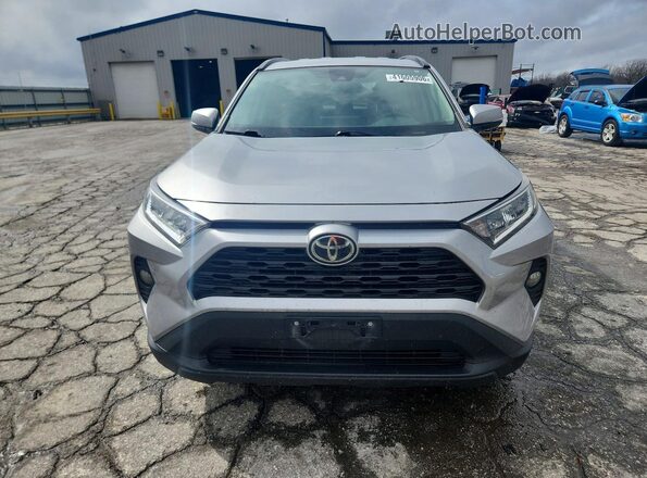 2T3W1RFV6LC045766 2020 TOYOTA RAV4 Silver Front view