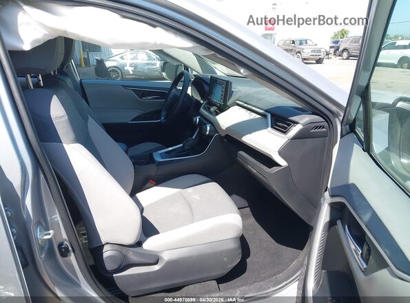 2T3W1RFV7MW167004 2021 TOYOTA LE Серебряный Вид салона спереди
