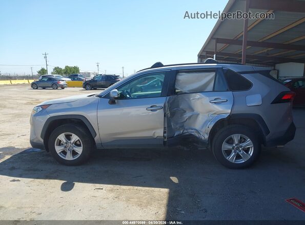 2T3W1RFV7MW167004 2021 TOYOTA LE Серебряный Вид спереди