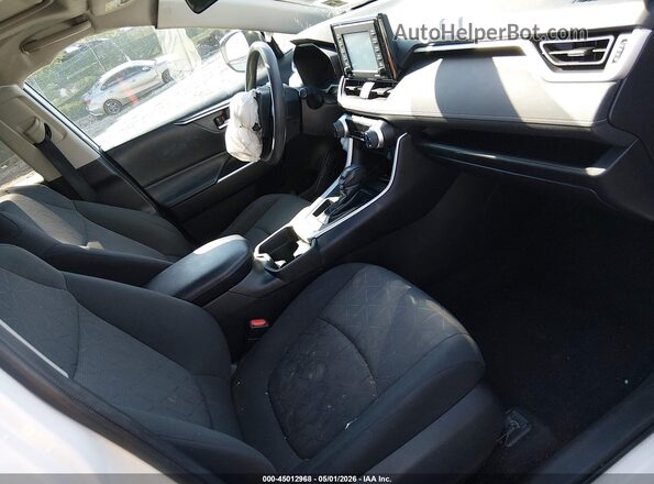 2T3W1RFVXLC075675 2020 TOYOTA LE Белый Вид салона спереди
