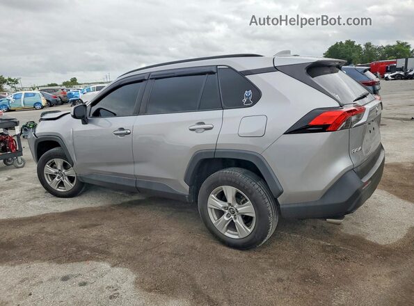 2T3W1RFVXMC102858 2021 TOYOTA RAV4 Серебряный Задняя левая четверть