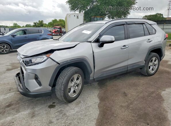 2T3W1RFVXMC102858 2021 TOYOTA RAV4 Серебряный Передняя левая четверть