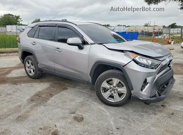 2T3W1RFVXMC102858 2021 TOYOTA RAV4 Серебряный Передняя правая четверть