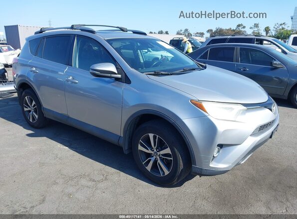 2T3WFREV1HW335096 2017 TOYOTA RAV4 Silver Delantero derecho
