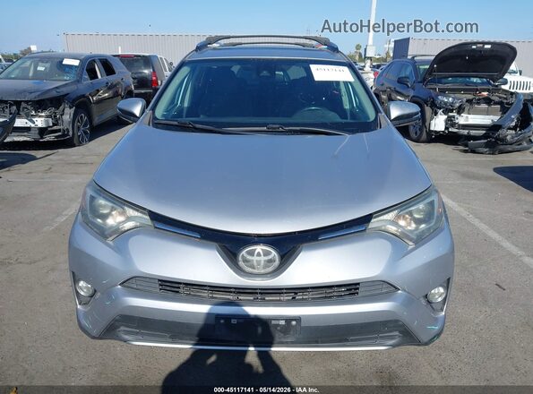 2T3WFREV1HW335096 2017 TOYOTA RAV4 Silver Vista interior trasera