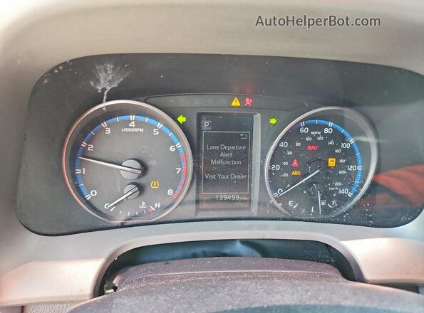 2T3WFREV3JW408717 2018 TOYOTA RAV4 Красный Вид щитка приборов