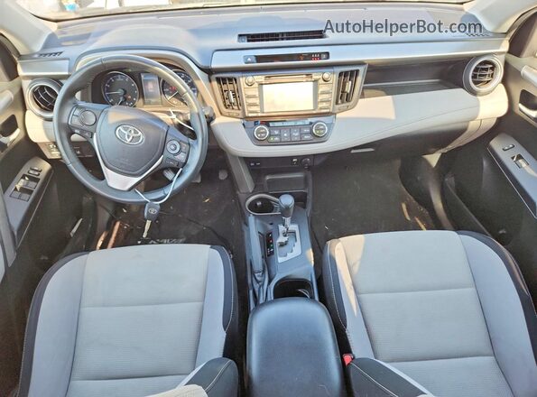 2T3WFREV6HW328323 2017 TOYOTA RAV4 Серебряный Вид панели приборов
