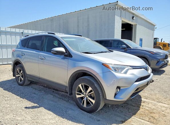 2T3WFREV7HW360858 2017 TOYOTA RAV4 Silver Front right