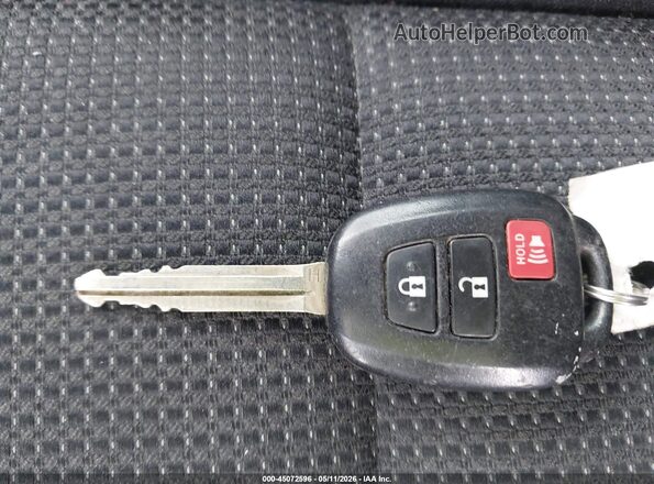 2T3WFREV7JW469116 2018 TOYOTA LE Белый Вид панели приборов