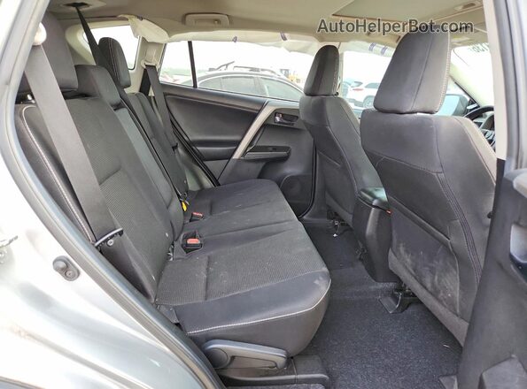 2T3WFREV7JW477099 2018 TOYOTA LE Серебряный Вид задних сидений