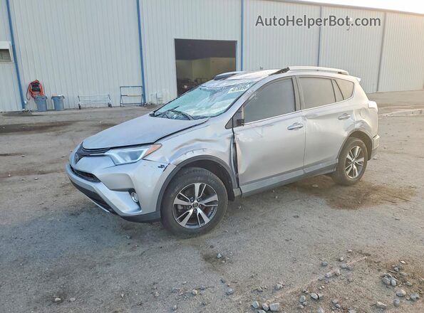 2T3WFREV8JW438666 2018 TOYOTA RAV4 Silver Przód lewy