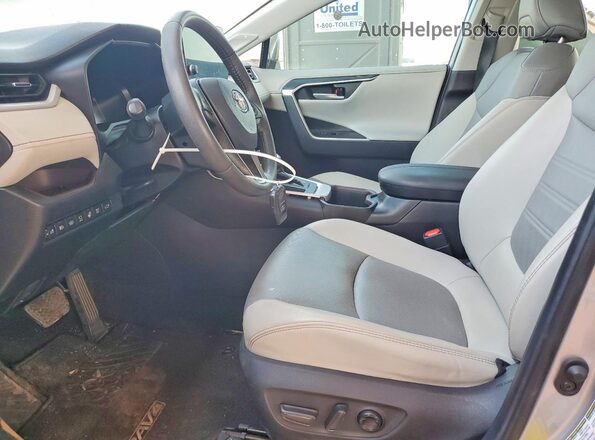 2T3Y1RFV0PW278166 2023 TOYOTA RAV4 Silver Вид салону спереду
