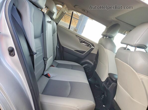 2T3Y1RFV0PW278166 2023 TOYOTA RAV4 Silver Вид задньої частини салону