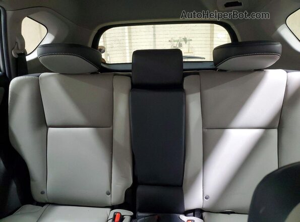 2T3YFREV1HW321904 2017 TOYOTA RAV4 Silver Widok tylnych siedzeń