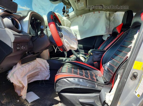 2T3ZFREV0HW388935 2017 TOYOTA RAV4 Серебряный Вид салона спереди