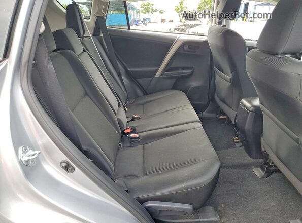 2T3ZFREV4HW371832 2017 TOYOTA RAV4 Silver Widok wnętrza z tyłu