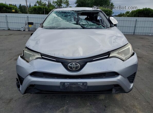 2T3ZFREV4HW371832 2017 TOYOTA RAV4 Silver Widok z przodu