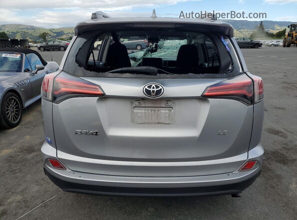 2T3ZFREV4HW371832 2017 TOYOTA RAV4 Silver Widok z tyłu