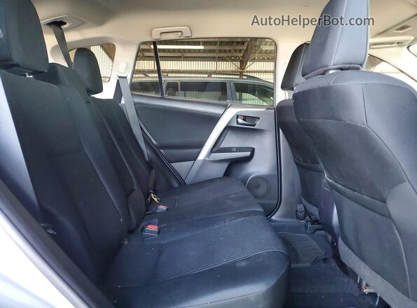 2T3ZFREVXHW316060 2017 TOYOTA RAV4 Silver Вид задньої частини салону