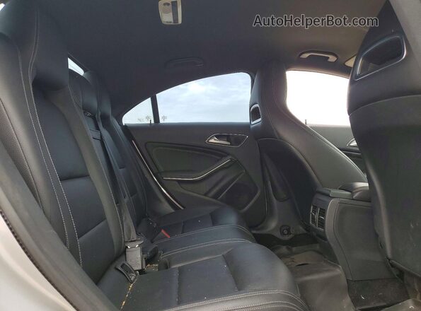 WDDSJ4GB5JN507250 2018 MERCEDES-BENZ CLA-CLASS Серебряный Вид задней части салона