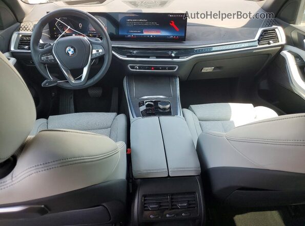 5UX13EU02S9Z34239 2025 BMW X5 White ხელსაწყოთა პანელის ხედი