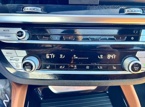 5UX2V1C01L9C64762 2020 BMW X4 Black Vista de la etiqueta del VIN