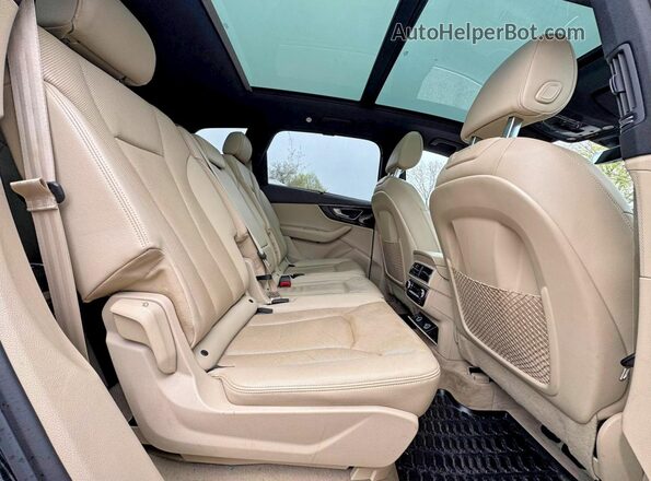 WA1LAAF7XHD031470 2017 AUDI Q7 Black Вид салону спереду
